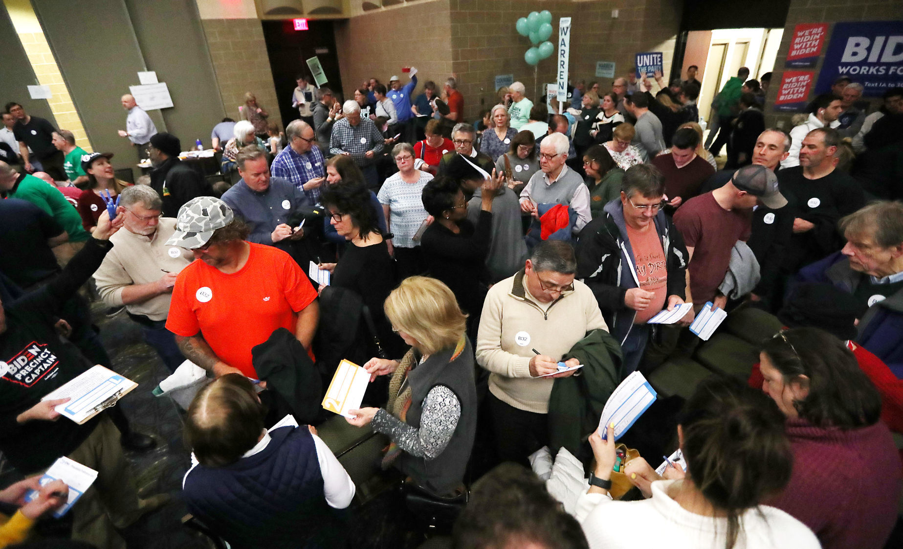020420-ia-caucus-ks-013